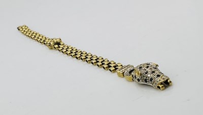 Lot 750 - IN THE STYLE OF CARTIER; an 18ct yellow gold...