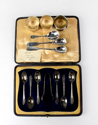 Lot 889 - A mixed lot of silver to include a cased set...