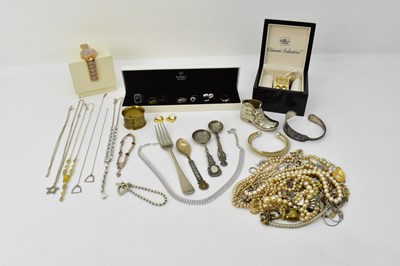 Lot 1126 - Various items of costume jewellery and small...