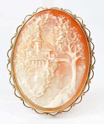 Lot 1091 - A 9ct yellow gold mounted cameo brooch/pendant,...