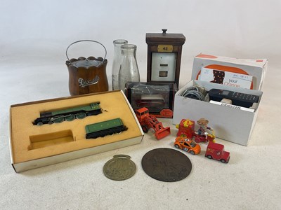 Lot 161 - A quantity of collectors' items, to include...