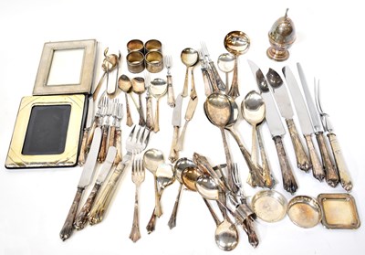 Lot 899 - A quantity of plated ware to include flatware,...