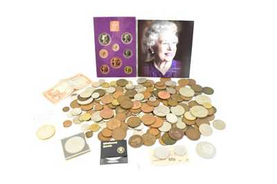 Lot 977 - A collection of British and world coins...