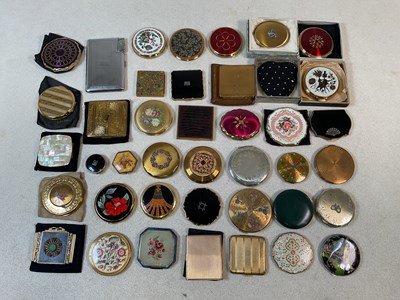 Lot 121 - A collection of forty vintage compacts, some...