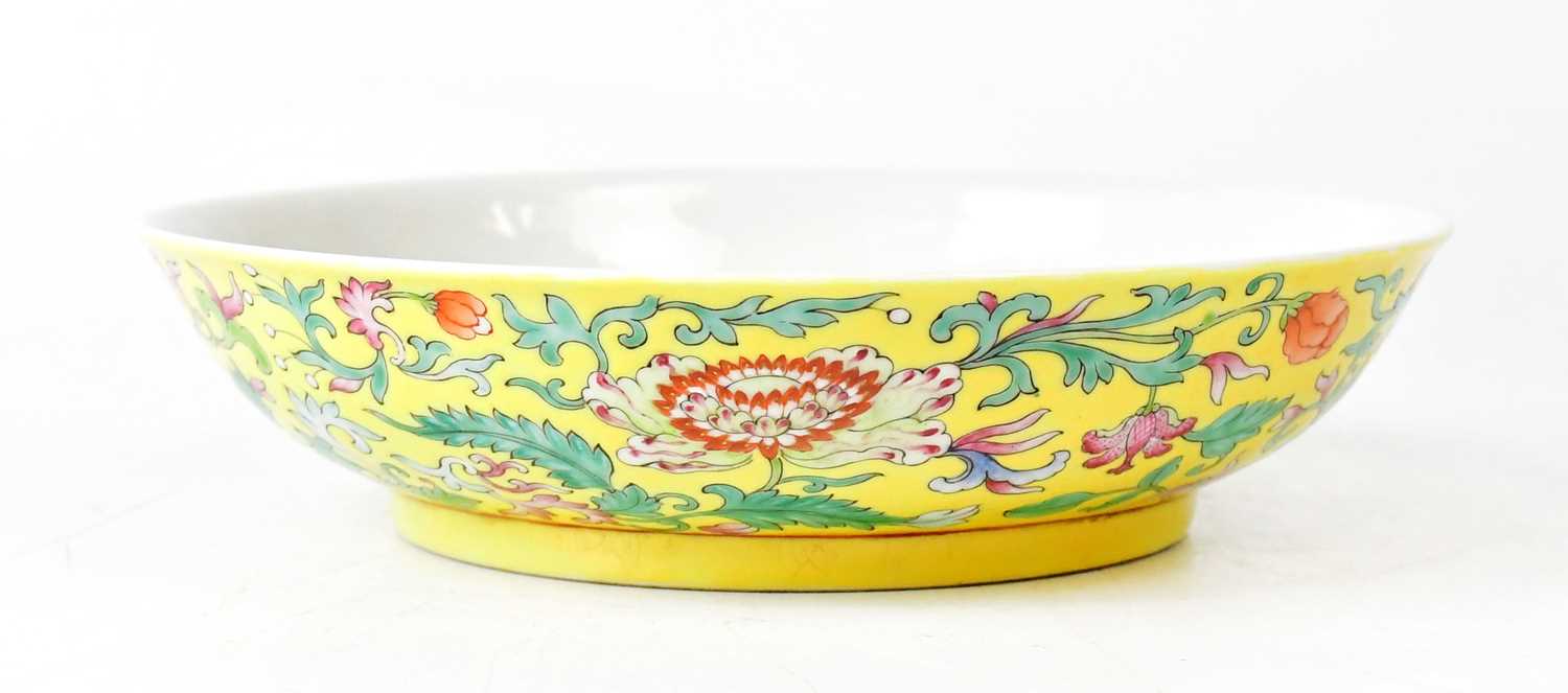 Lot 249 - A Chinese Qing Guangxu period bowl, Famille...