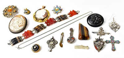 Lot 1131 - Mixed antique and vintage costume jewellery,...