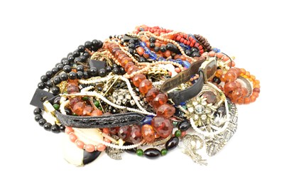 Lot 1133 - Various items of modern, vintage and antique...