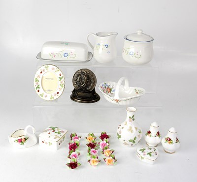Lot 412 - WEDGWOOD; a quantity of collectable ceramics,...