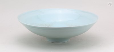 Lot 300 - EDMUND DE WAAL (born 1964); a large porcelain...