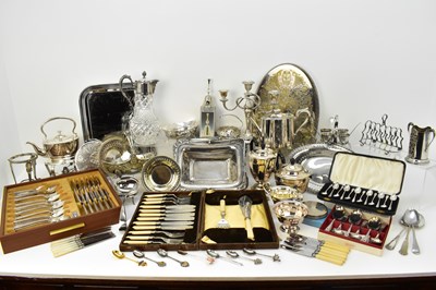 Lot 900 - A good quantity of vintage and antique silver...