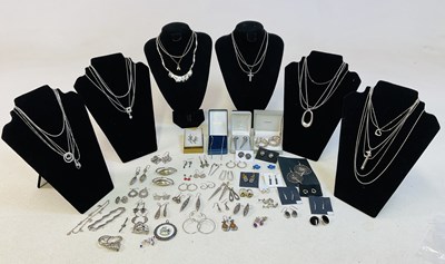 Lot 964 - A quantity of costume jewellery including...