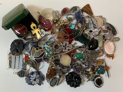 Lot 966 - A quantity of costume jewellery, mainly...