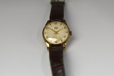 Lot 1118 - SMITHS; a gentleman's 9ct gold cased Everest...