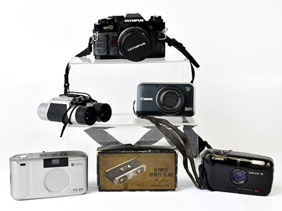 Lot 659 - A mixed lot of cameras, to comprising an...