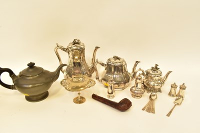 Lot 897 - Various items of silver plate including a...