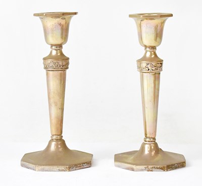 Lot 909 - WALKER & HALL; a pair of George V hallmarked...