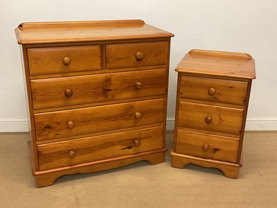Lot 2822 - LOVELACE COUNTRY FURNITURE; an 'Old Cambridge...