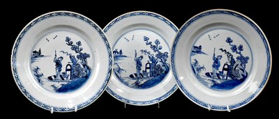 Lot 1558 - Three Chinese blue and white porcelain export...
