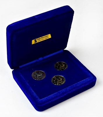 Lot 979 - POBJOY MINT; a cased set of three Isle of Man...
