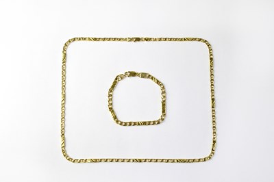 Lot 1215 - A matching 18ct gold flat link necklace and...