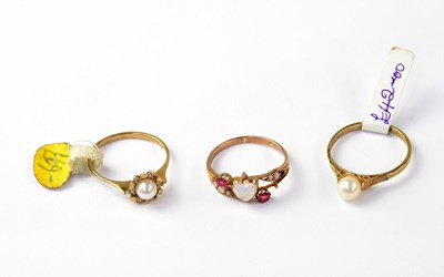 Lot 1096 - Three 9ct gold rings, one set with...