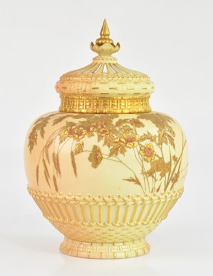 Lot 1885 - ROYAL WORCESTER; a large and impressive pot...
