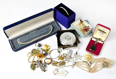 Lot 1143 - A quantity of mainly vintage costume jewellery,...