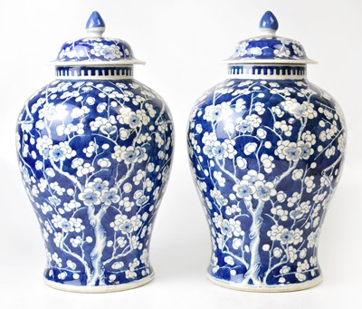 Lot 161 - A pair of Chinese blue and white lidded jars...