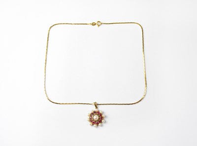 Lot 1166 - A 9ct gold cluster pendant set with seed...