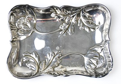 Lot 932 - DEAKIN & FRANCIS; an Elizabeth II hallmarked...