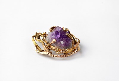Lot 1132 - A 9ct gold brooch set with amethyst geode...