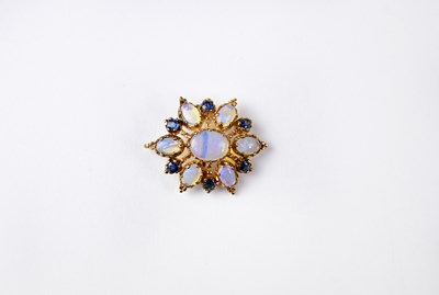 Lot 1130 - A 9ct gold cluster pendant/brooch set with...