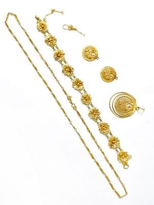 Lot 1119 - A group of yellow metal filigree jewellery,...