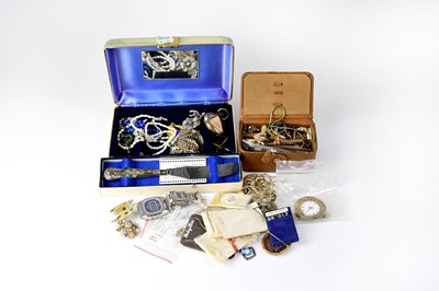Lot 1222 - A quantity of jewellery and costume jewellery...