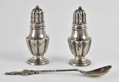 Lot 1165 - A pair of Edward VII hallmarked silver salt...