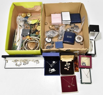 Lot 1275 - A collection of assorted costume jewellery