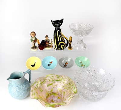 Lot 385 - A group of mixed ceramics and glassware to...