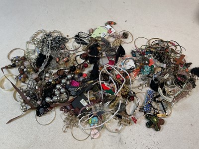 Lot 984 - A large quantity of costume jewellery.
