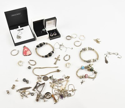 Lot 559 - A collection of white metal and silver...