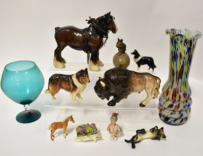 Lot 100 - A mixed lot of ceramics and glass, to include...