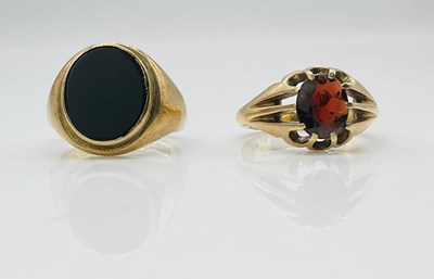 Lot 1037 - A 9ct yellow gold and black onyx signet ring,...