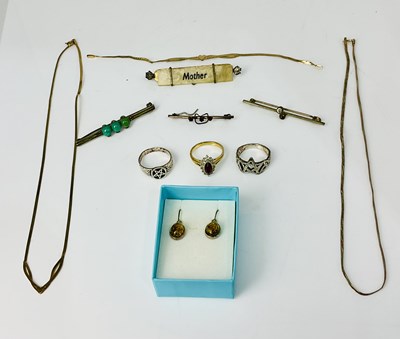 Lot 1040 - Three fine flat link 9ct gold chains, combined...