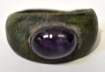 Lot 1041 - A Roman ring set with an oval amethyst cabochon.