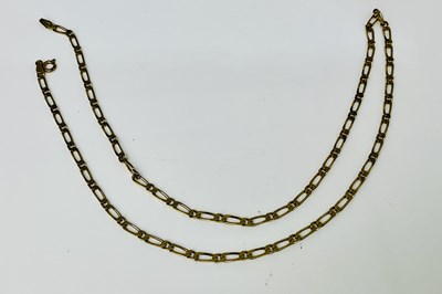 Lot 987 - A 9ct yellow gold flat link chain, length 55cm,...