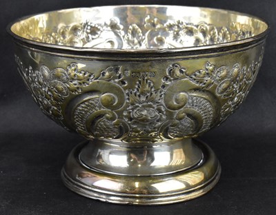Lot 900 - A George V hallmarked silver fruit bowl with...