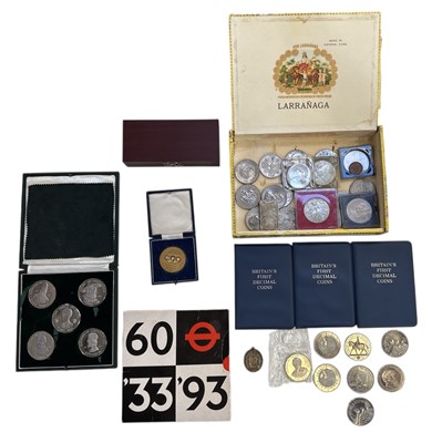 Lot 1384 - A quantity of assorted coinage and coin sets,...