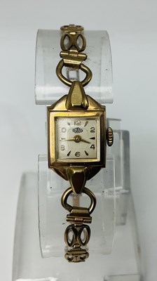 Lot 1105 - DERRICK; a lady's vintage 9ct yellow gold...