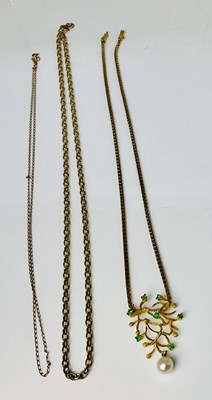 Lot 690 - A 9ct yellow gold hoop link chain, length 50cm,...