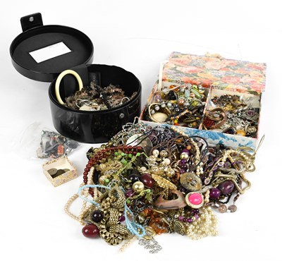 Lot 1613 - A quantity of costume jewellery to include...