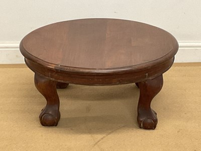 Lot 2871 - An oak circular coffee table raised on claw...